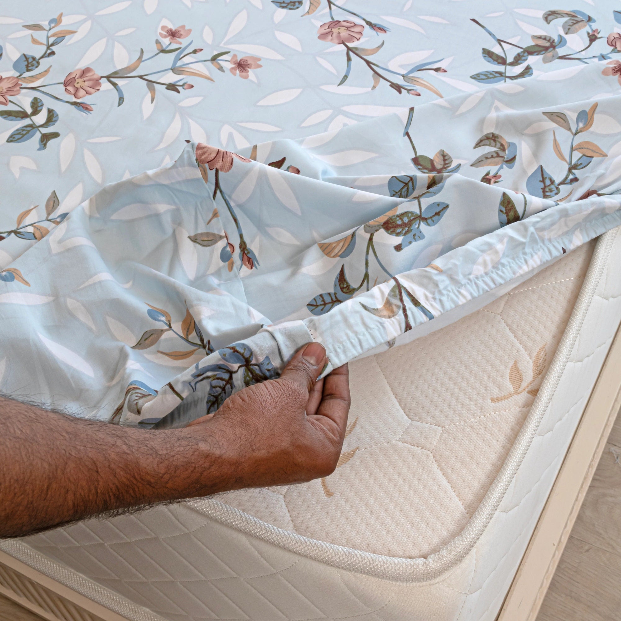 Waterproof Mattress Protector - Dustproof & Allergen Guard Fitted Bedsheet